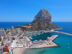 an aerial view of a harbor with a mountain at Apartamento Calpe in Calpe