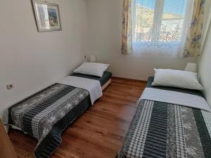 Posteľ alebo postele v izbe v ubytovaní Family apartments Grguric + 33 fotografií