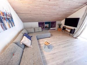 Televízia a/alebo spoločenská miestnosť v ubytovaní Apartment Cesare 3