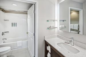 Koupelna v ubytování Residence Inn by Marriott Anchorage Midtown