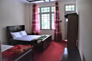 En eller flere senge i et værelse på Miandam Last Resort