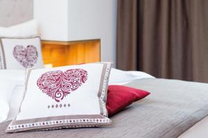 Postel nebo postele na pokoji v ubytování Hotel am Schloss