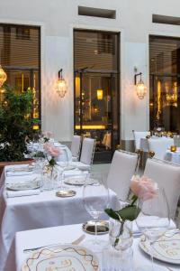 Restoran või mõni muu söögikoht majutusasutuses Nolinski Venezia - Evok Collection