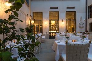 Restoran või mõni muu söögikoht majutusasutuses Nolinski Venezia - Evok Collection