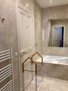 Koupelna v ubytování La Grande Maison Mazamet