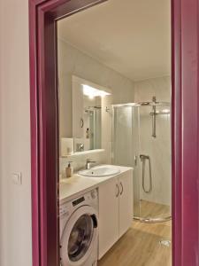 A bathroom at Sea Sparkle 1b