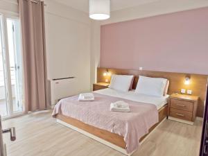 A bed or beds in a room at Sea Sparkle 1b