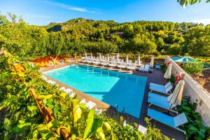 Bazén v ubytování Hotel Rosaleda del Mijares nebo v jeho okolí