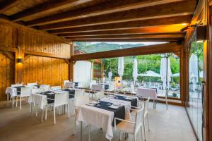 Restaurace v ubytování Hotel Rosaleda del Mijares