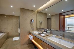 Ένα μπάνιο στο LOTTE Hotel Yangon