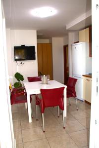 Kuchyň nebo kuchyňský kout v ubytování Apartments Granić