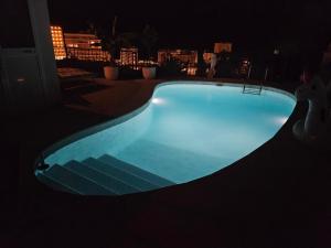 Bazén v ubytování New Luxury Villa Tuulia with private pool and parking nebo v jeho okolí