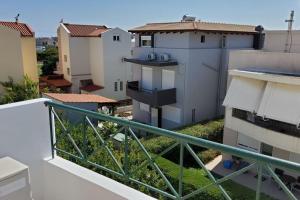 亞伊索斯的住宿－orange，以及享有公寓景致的阳台。