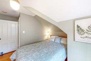 a bedroom with a bed in a attic at Cumberland Casa - B in Portland