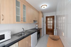 A kitchen or kitchenette at Pension O Camiño Milladoiro