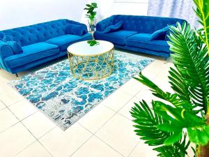 Ruang duduk di Luxurious Private Beach & Pool, fully Furnished 1BR Apartment at Marjan Island Ras al khaimah