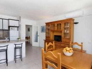 Kuchyňa alebo kuchynka v ubytovaní Apartment Riviera Park J 37 by Interhome