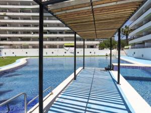Bazén v ubytování Apartment Riviera Park J 37 by Interhome nebo v jeho okolí