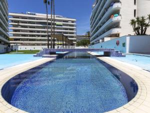 Bazén v ubytování Apartment Riviera Park J 37 by Interhome nebo v jeho okolí