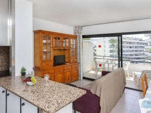Posedenie v ubytovaní Apartment Riviera Park J 56 by Interhome