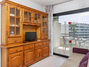 Televízia a/alebo spoločenská miestnosť v ubytovaní Apartment Riviera Park J 56 by Interhome + 19 fotografií