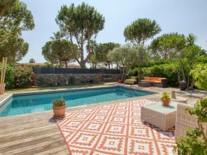 Πισίνα στο ή κοντά στο Villa la Choupette by Interhome