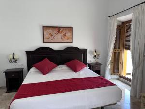 Łóżko lub łóżka w pokoju w obiekcie Hotel Bodega el Moral