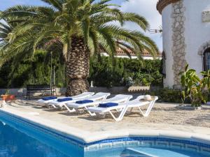 Bazén v ubytování Villa Villa Barcelona by Interhome nebo v jeho okolí