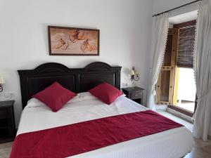 Łóżko lub łóżka w pokoju w obiekcie Hotel Bodega el Moral