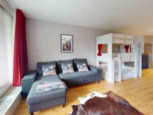 Posezení v ubytování Apartment Uehlinger La Riva 307 by Interhome