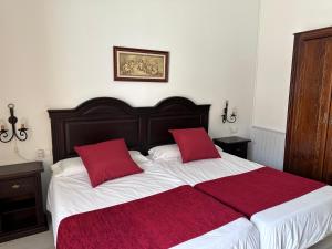 Łóżko lub łóżka w pokoju w obiekcie Hotel Bodega el Moral
