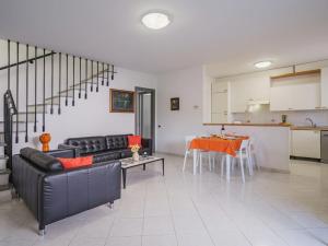 Cuina o zona de cuina de Holiday Home Lucerna Due-3 by Interhome