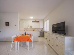Cuina o zona de cuina de Holiday Home Lucerna Due-3 by Interhome 27 fotos més