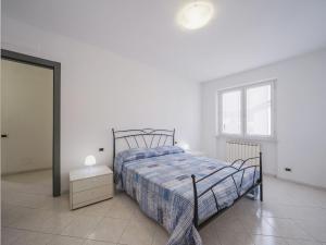 Llit o llits en una habitació de Holiday Home Lucerna Due-3 by Interhome