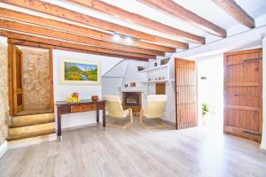 an open living room with a desk and chairs at Villa Son Bennassar in Inca