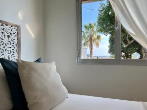 Кровать или кровати в номере Dimora Sestri Levante con piscina +27 фотографий