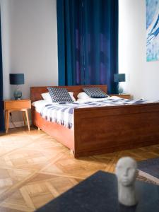 Łóżko lub łóżka w pokoju w obiekcie Old Town Studio