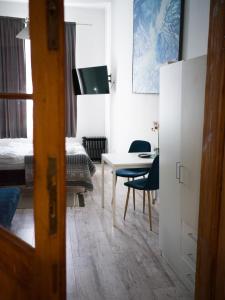 Łóżko lub łóżka w pokoju w obiekcie Old Town Studio