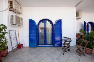 a blue door on the side of a building at Hara's Studio in Perdika