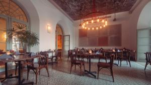 A restaurant or other place to eat at Fort Bazaar