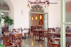 A restaurant or other place to eat at Fort Bazaar
