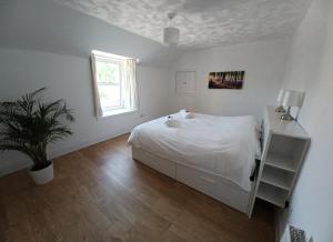 Un pat sau paturi într-o cameră la Gynack Villa