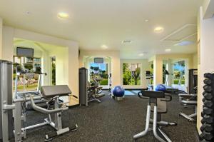 Fitness centrum a/nebo fitness zařízení v ubytování Waipouli Beach Resort VIP Ocean Front Penthouse Villa! AC Pool