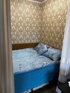 Ліжко або ліжка в номері Уютная квартира Каменце-Подольском
