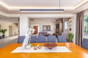 Ruang duduk di Villa Crystal