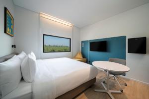 TV a/nebo společenská místnost v ubytování GO! Hotel Chonburi at Central Chonburi