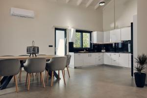 A cozinha ou cozinha compacta de Mouzaki's Stone Villas