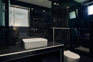 Um banheiro em Mouzaki's Stone Villas