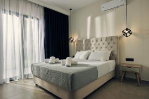 Cama ou camas em um quarto em Mouzaki's Stone Villas