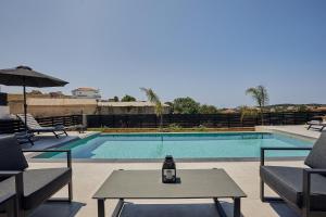 A piscina localizada em Mouzaki's Stone Villas ou nos arredores